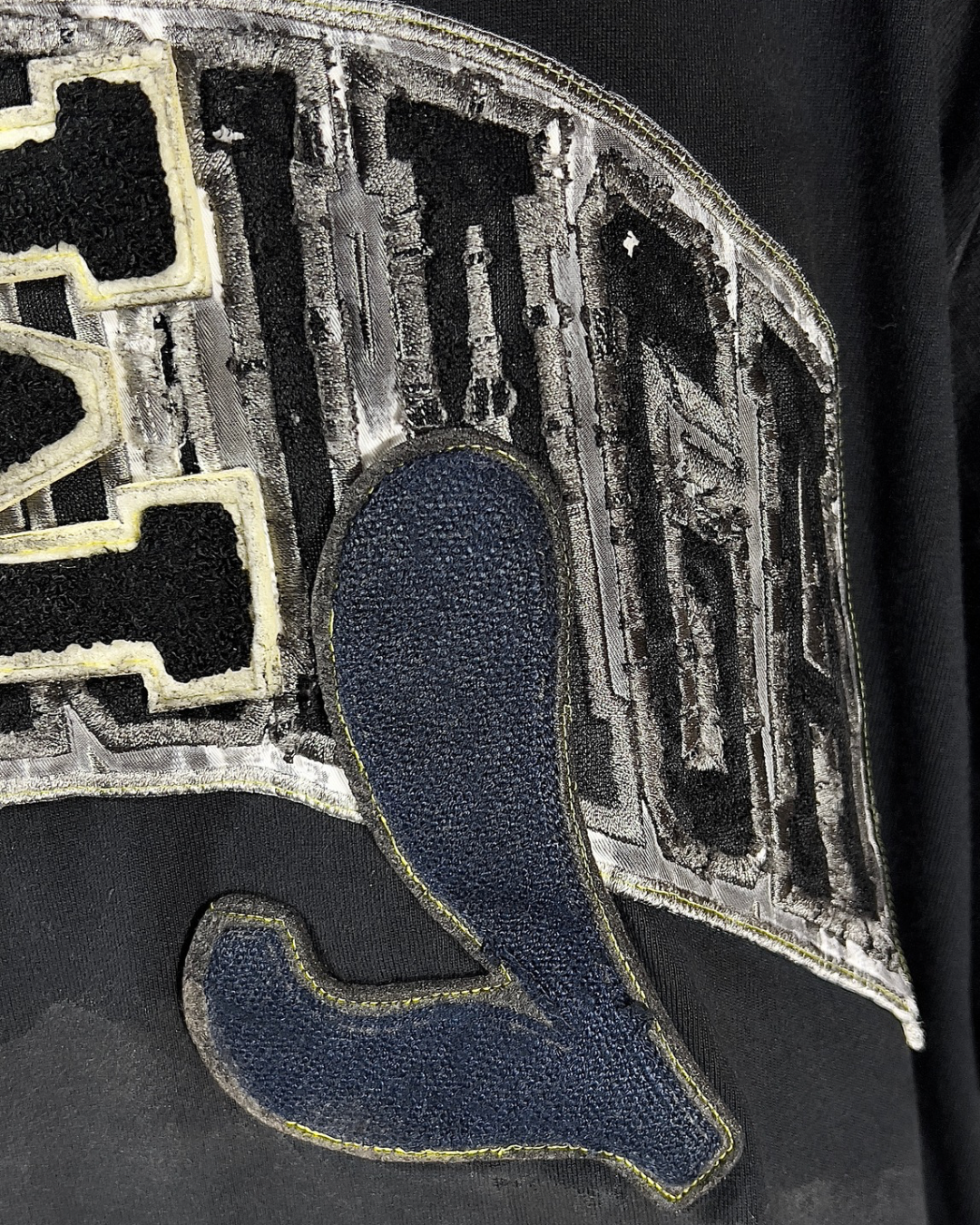 BALENCIAGA FW22 SKATER CREST TEE