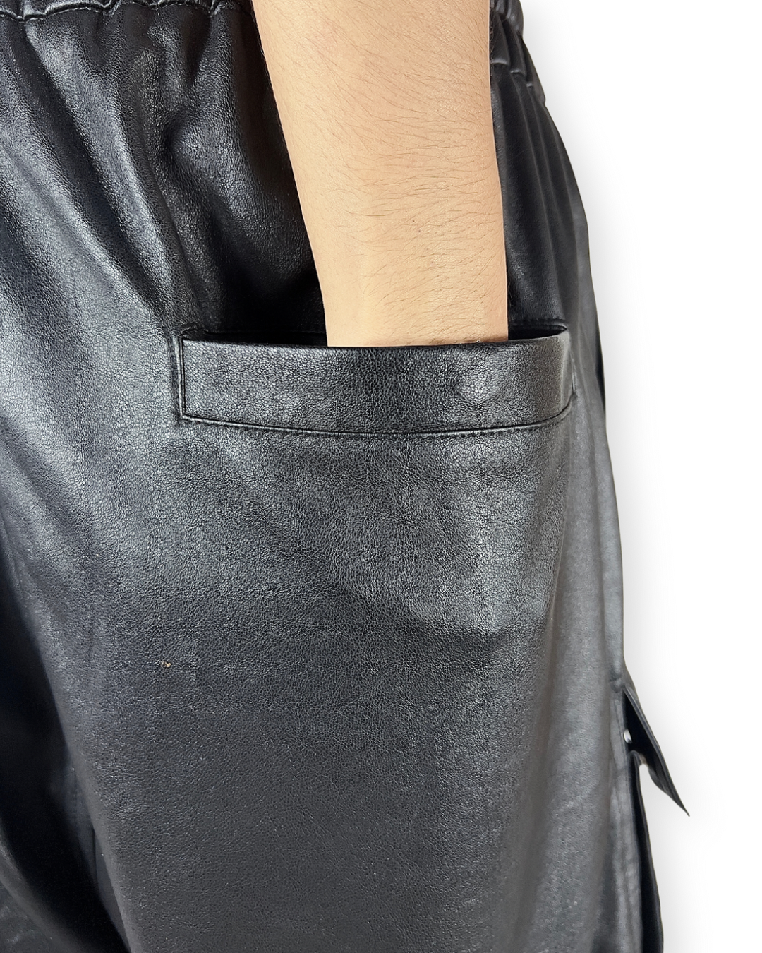 RICK OWENS SS23 EDFU LEATHER CARGO BELA SHORTS